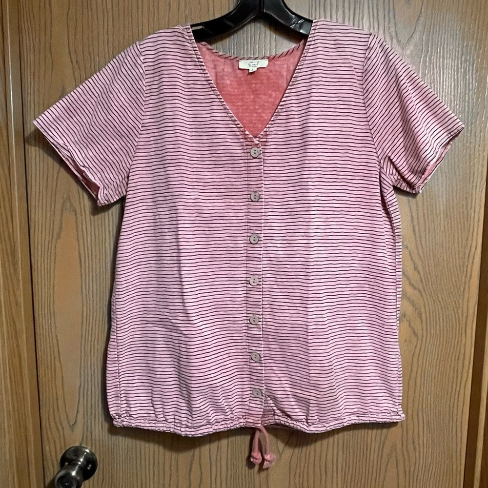 Easel Blouse in Coral with Tie Hem and Button-Down Front
